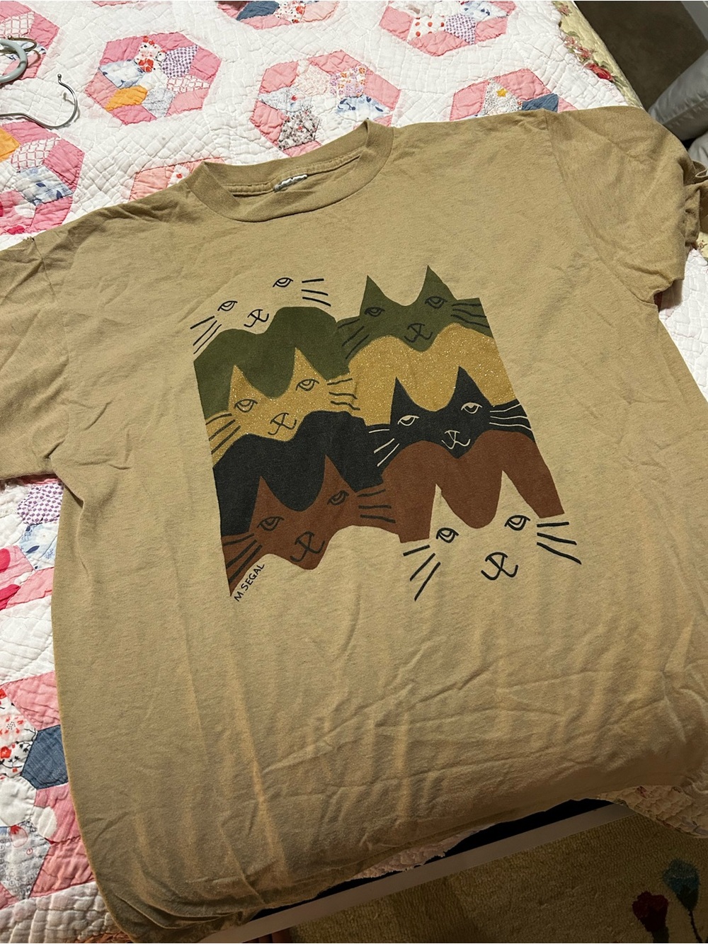 Graphic Cat Stack Tee in Tan